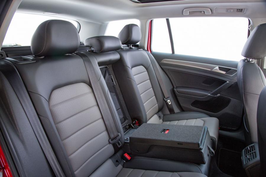 Интерьер Volkswagen Golf Alltrack (Typ 5G) 2017 года  (NA) (фото 49 из 73)